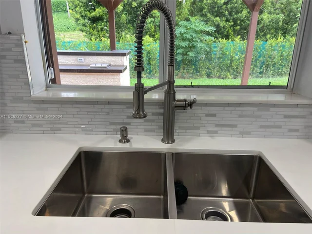 8721 SW 80th St, Miami FL 33173