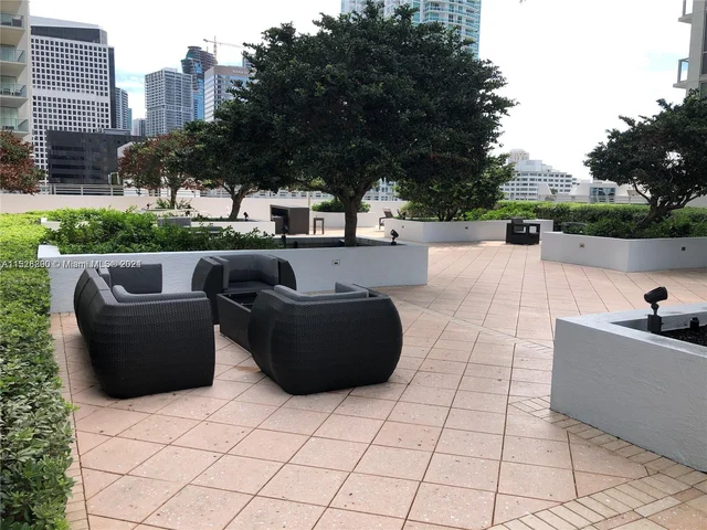 1060 BRICKELL AV # 2211, Miami FL 33131