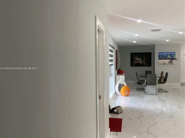 8721 SW 80th St, Miami FL 33173