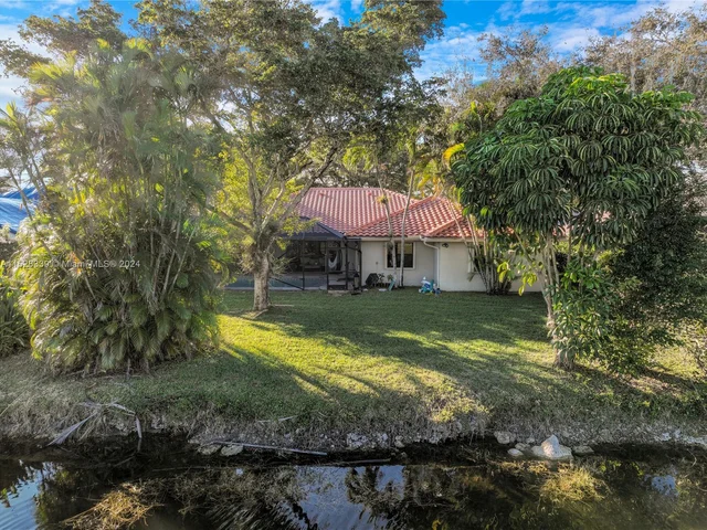 5633 NW 86th Ave, Coral Springs FL 33067