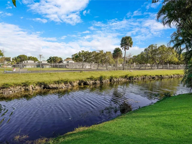 5633 NW 86th Ave, Coral Springs FL 33067