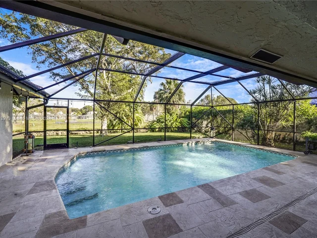 5633 NW 86th Ave, Coral Springs FL 33067