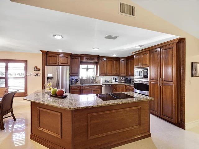 5633 NW 86th Ave, Coral Springs FL 33067