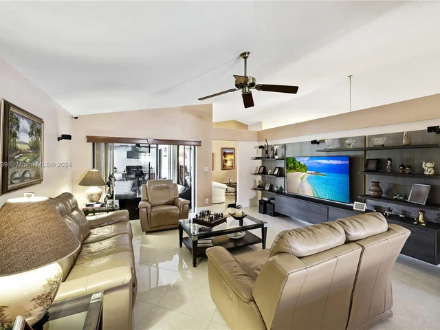 5633 NW 86th Ave, Coral Springs FL 33067