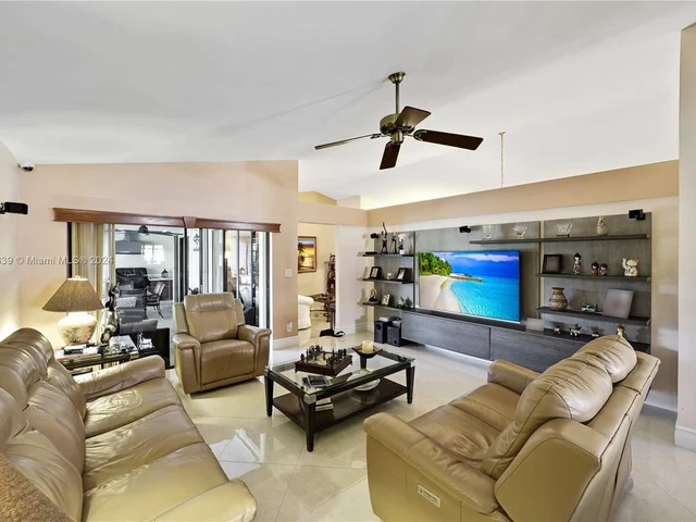 5633 NW 86th Ave, Coral Springs FL 33067