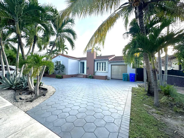 120 SW 26th Rd, Miami FL 33129