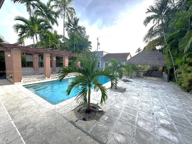 120 SW 26th Rd, Miami FL 33129