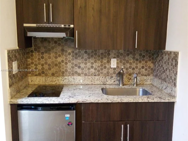 120 SW 26th Rd, Miami FL 33129