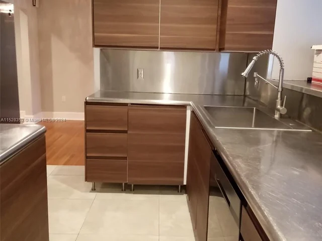 120 SW 26th Rd, Miami FL 33129