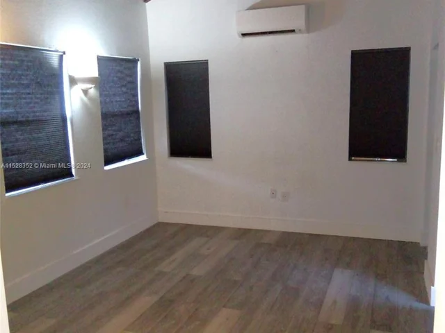 120 SW 26th Rd, Miami FL 33129