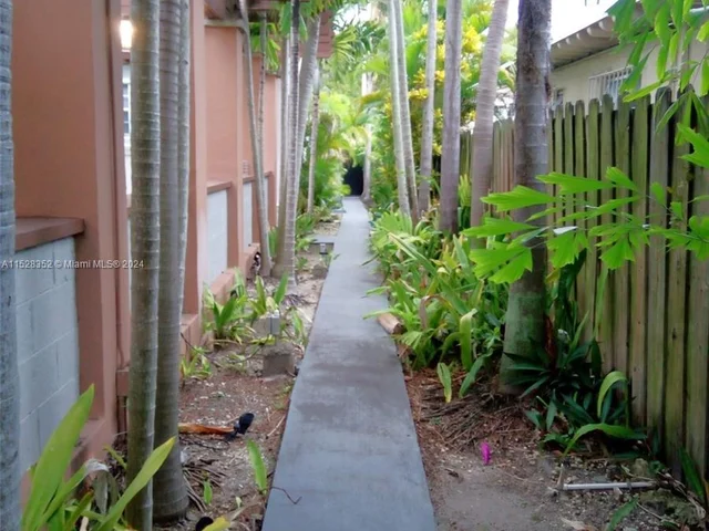 120 SW 26th Rd, Miami FL 33129