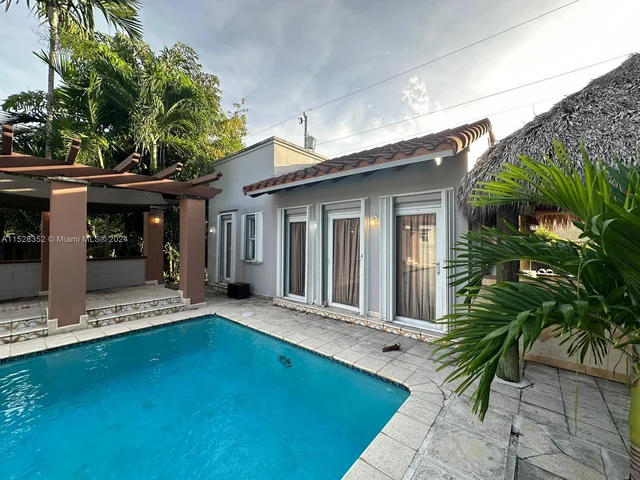 120 SW 26th Rd, Miami FL 33129