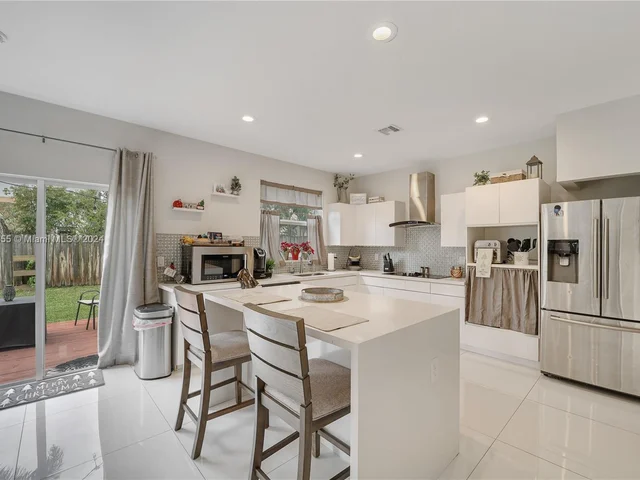 2944 NE 2nd Dr, Homestead FL 33033