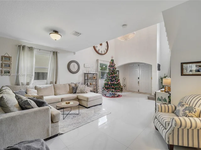 2944 NE 2nd Dr, Homestead FL 33033