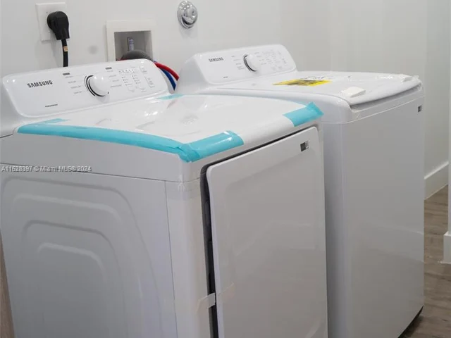 500 Foster Rd # B, Hallandale Beach FL 33009