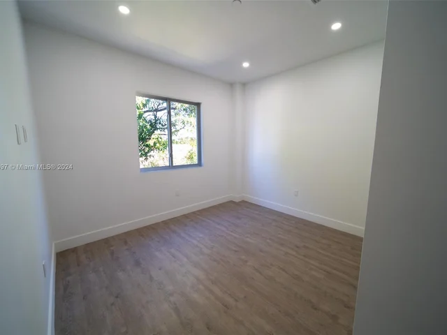 500 Foster Rd # B, Hallandale Beach FL 33009