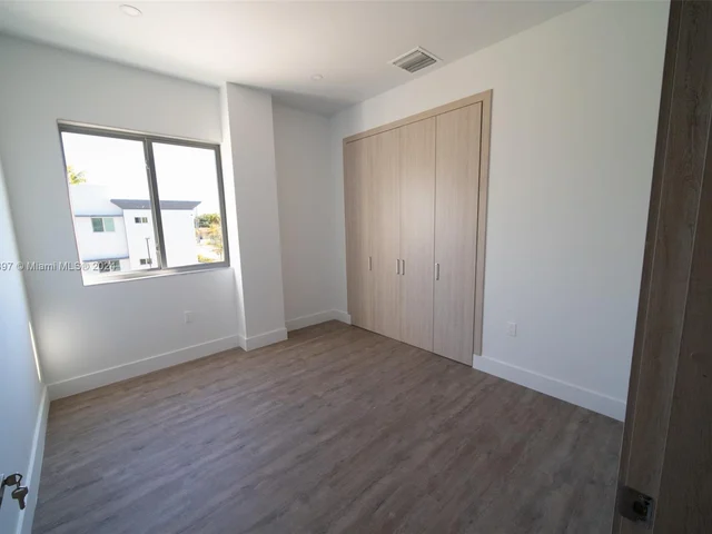 500 Foster Rd # B, Hallandale Beach FL 33009