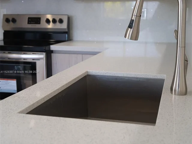 500 Foster Rd # B, Hallandale Beach FL 33009