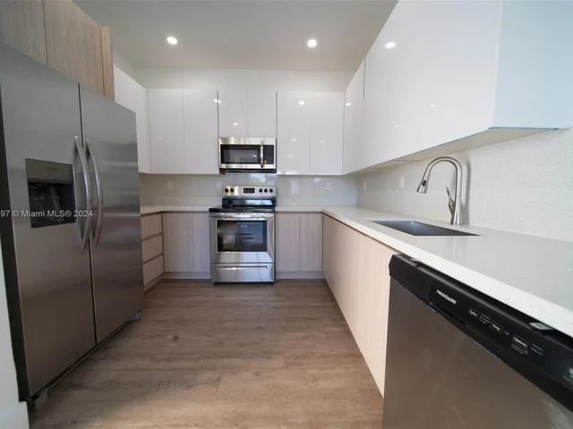 500 Foster Rd # B, Hallandale Beach FL 33009