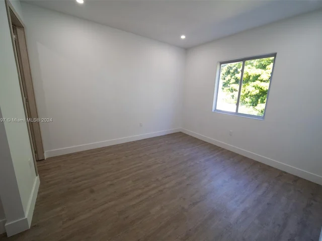 500 Foster Rd # B, Hallandale Beach FL 33009