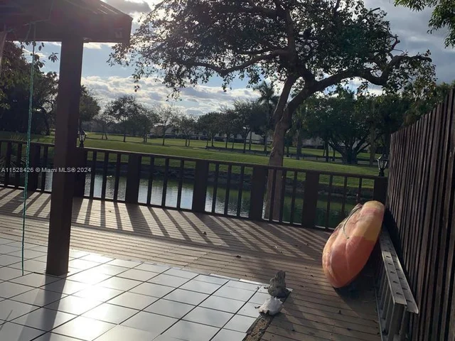 562 NW 98th Ct # 562, Miami FL 33172