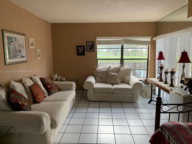 562 NW 98th Ct # 562, Miami FL 33172