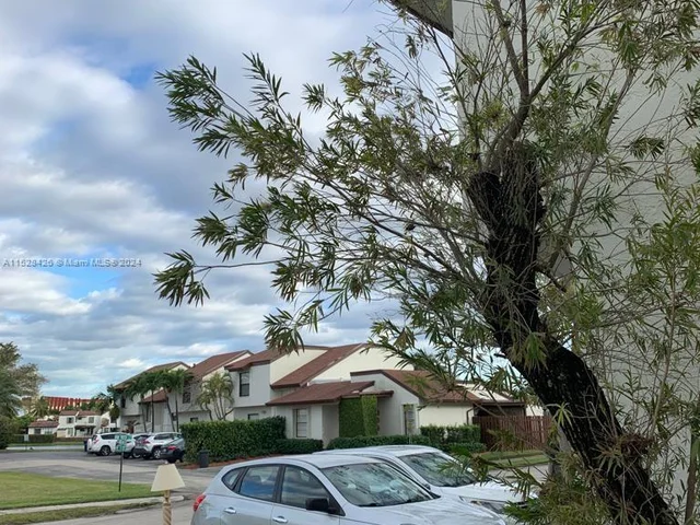 562 NW 98th Ct # 562, Miami FL 33172