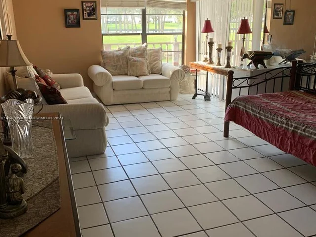 562 NW 98th Ct # 562, Miami FL 33172