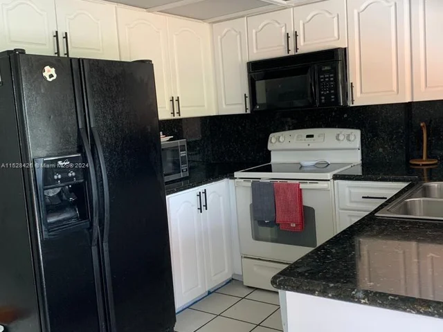 562 NW 98th Ct # 562, Miami FL 33172