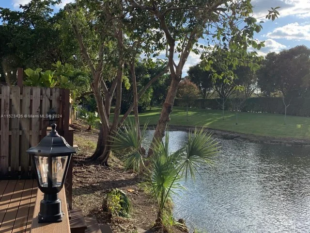 562 NW 98th Ct # 562, Miami FL 33172