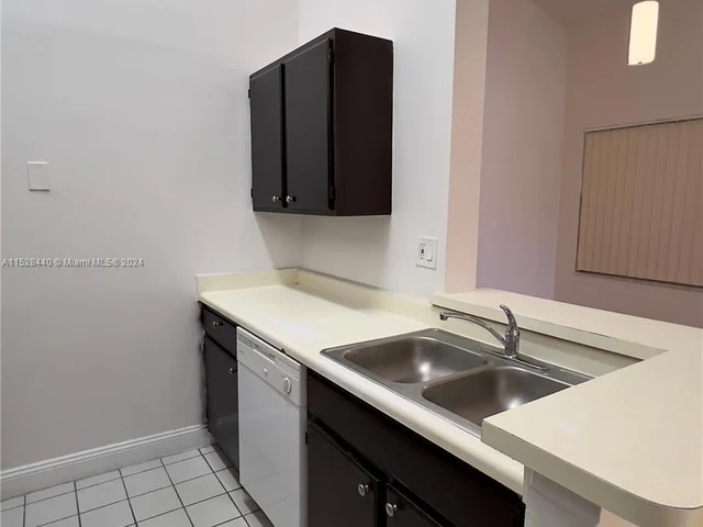 2810 N Oakland Forest Dr # 308, Oakland Park FL 33309