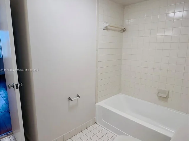 2810 N Oakland Forest Dr # 308, Oakland Park FL 33309