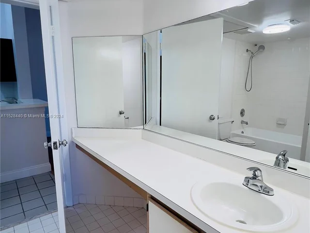 2810 N Oakland Forest Dr # 308, Oakland Park FL 33309