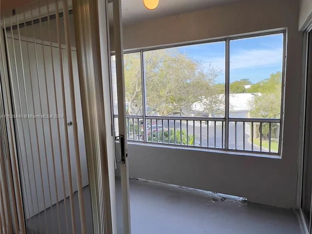 2810 N Oakland Forest Dr # 308, Oakland Park FL 33309