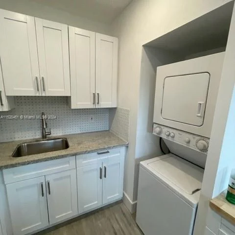 2048 NE 168th St # 3, North Miami Beach FL 33162