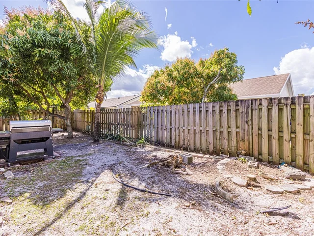 1020 SW 87th Ter, Pembroke Pines FL 33025