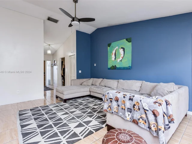 1020 SW 87th Ter, Pembroke Pines FL 33025