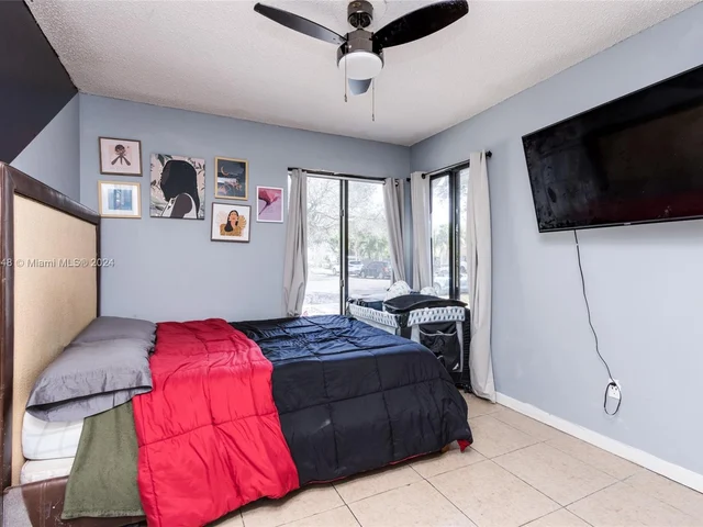 1020 SW 87th Ter, Pembroke Pines FL 33025