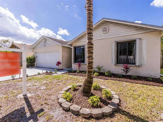 1020 SW 87th Ter, Pembroke Pines FL 33025