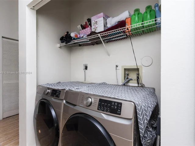 1020 SW 87th Ter, Pembroke Pines FL 33025