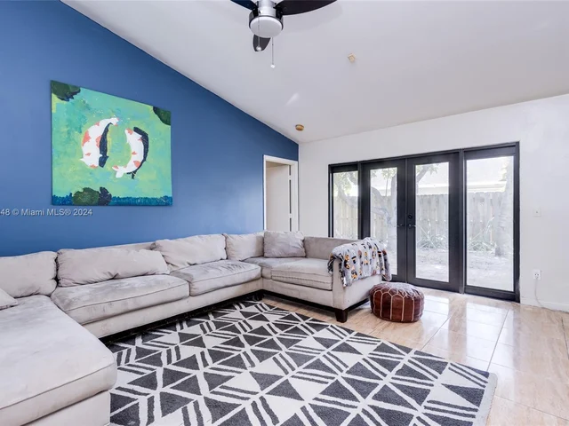 1020 SW 87th Ter, Pembroke Pines FL 33025