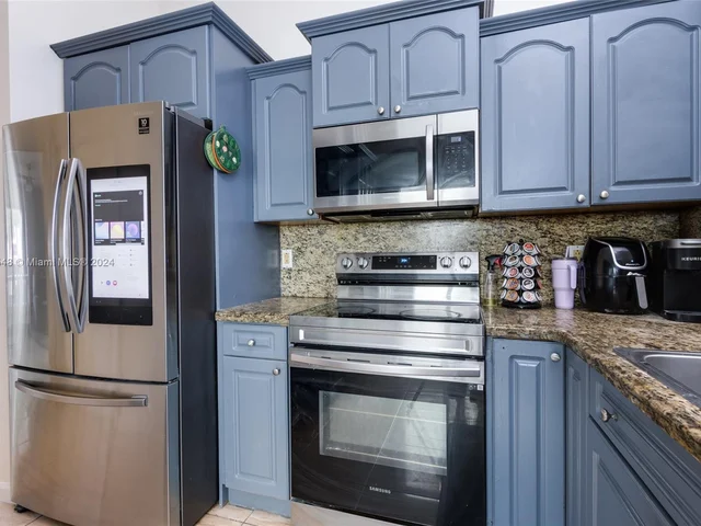 1020 SW 87th Ter, Pembroke Pines FL 33025