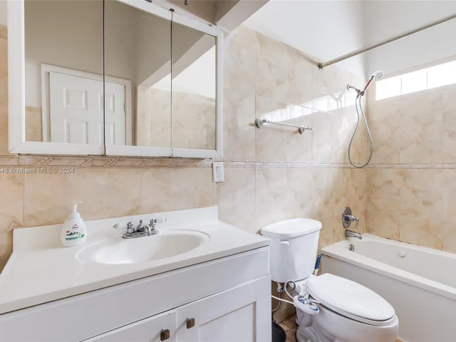 1020 SW 87th Ter, Pembroke Pines FL 33025