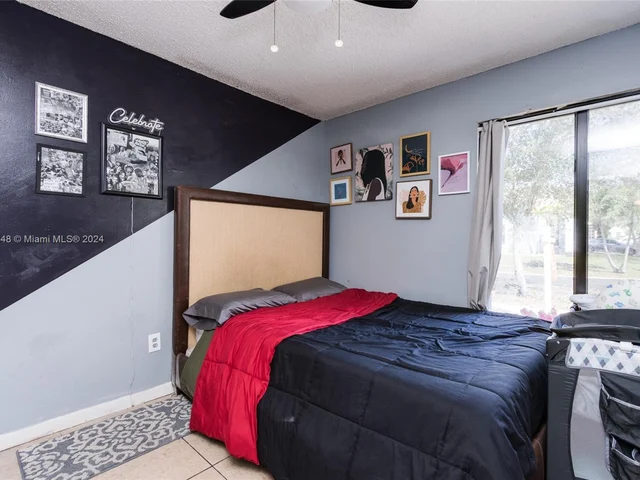 1020 SW 87th Ter, Pembroke Pines FL 33025