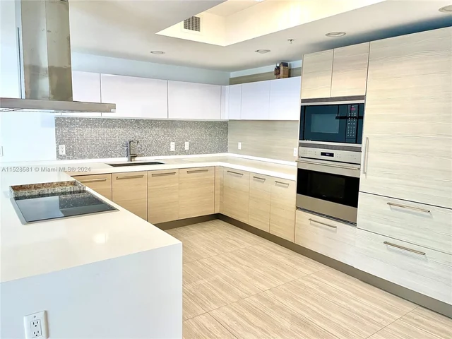 17301 Biscayne Blvd # 1107, North Miami Beach FL 33160