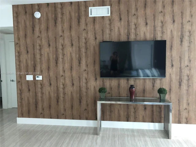 17301 Biscayne Blvd # 1107, North Miami Beach FL 33160