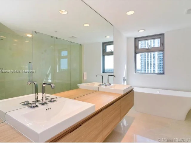 17301 Biscayne Blvd # 1107, North Miami Beach FL 33160