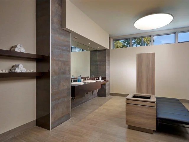 17301 Biscayne Blvd # 1107, North Miami Beach FL 33160