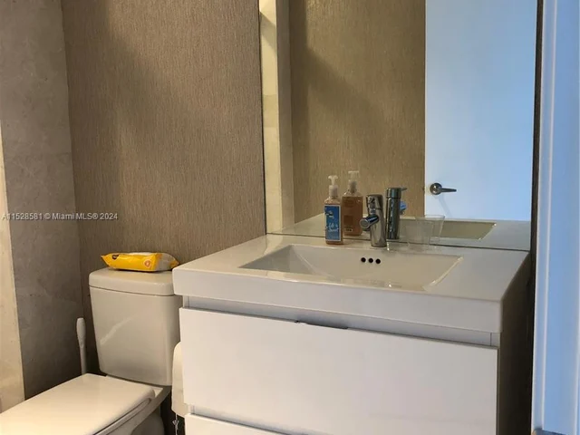 17301 Biscayne Blvd # 1107, North Miami Beach FL 33160