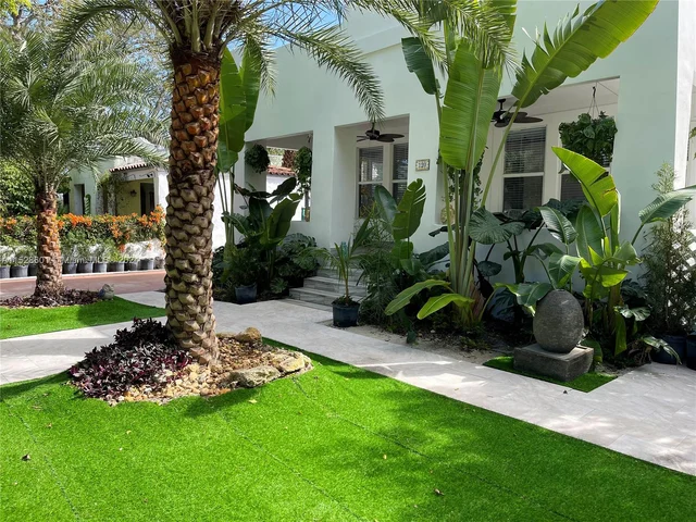 120 NW 49th St, Miami FL 33127